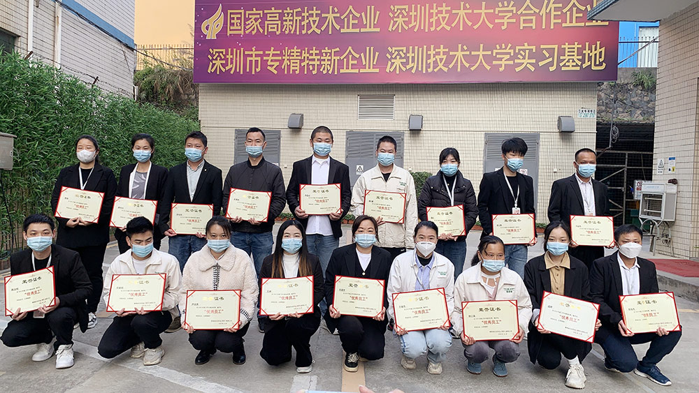 雅香麗化妝用品（深圳）有限公司預(yù)祝大家度過一個(gè)平安祥和、喜慶歡樂的元旦假期！