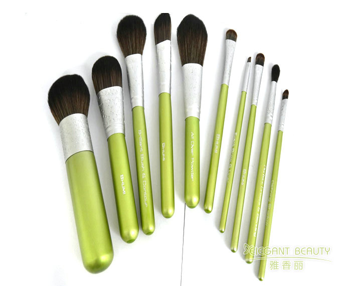 作為生產定制廠家，你們如何確保成套化妝刷的質量與耐用性？