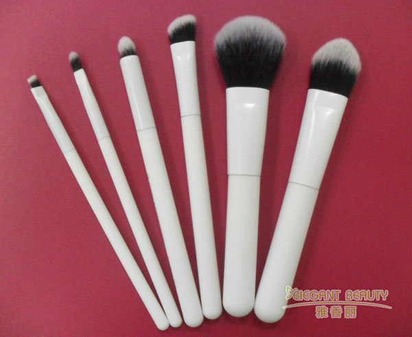 化妝刷套裝是否適合所有膚質(zhì)和妝容類(lèi)型？