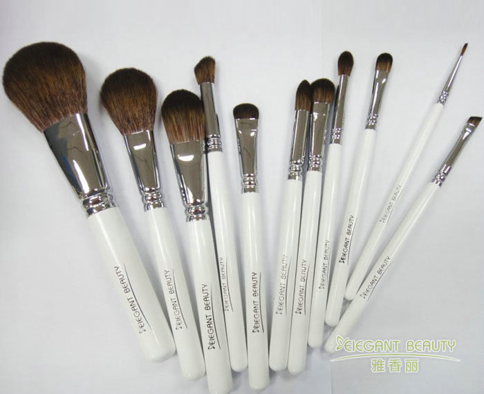 定制化妝刷套裝時(shí)，如何確定刷子的數(shù)量和種類(lèi)？