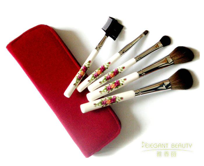 化妝刷選購指南：材質(zhì)、形狀與品牌的科學(xué)選擇